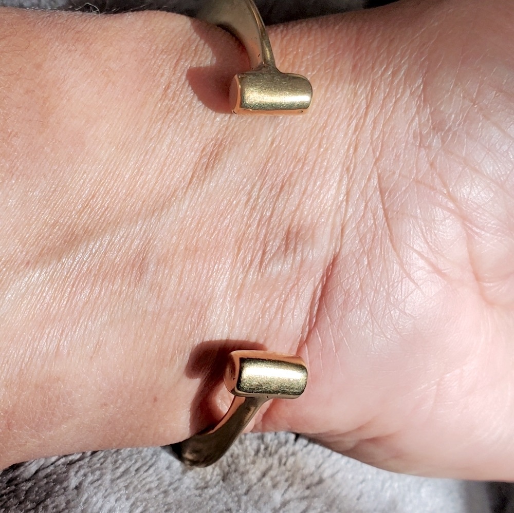 THEORY BRASS TONE CUFF